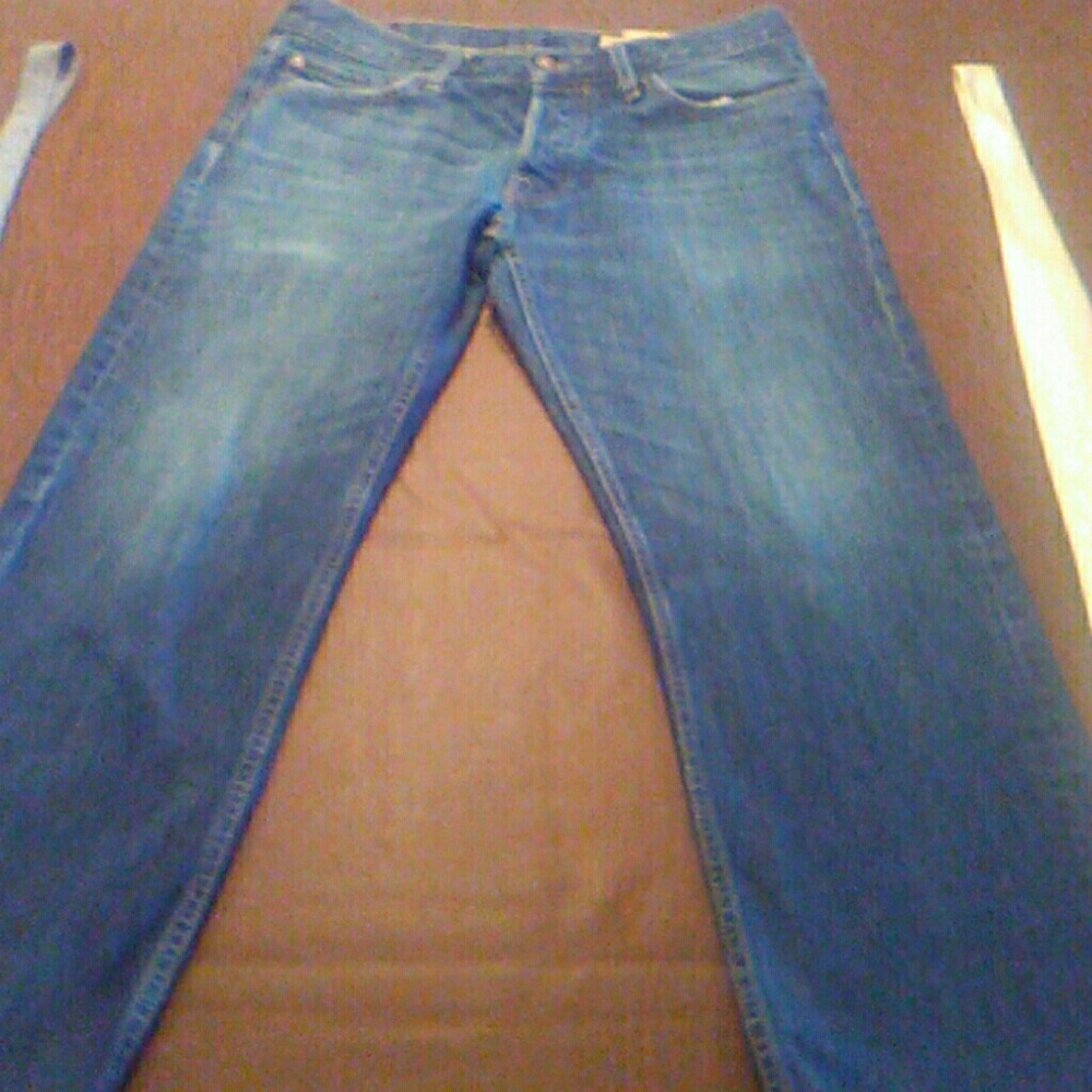 Hollister 33-32 jeans